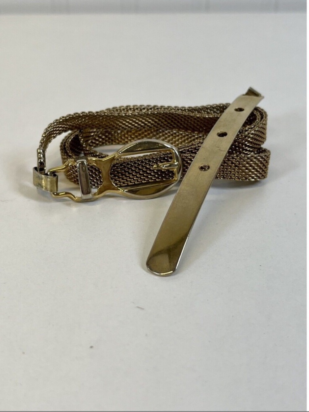 Gold Mesh Chain Women's Belt - Chic Metallic Waist Accessory